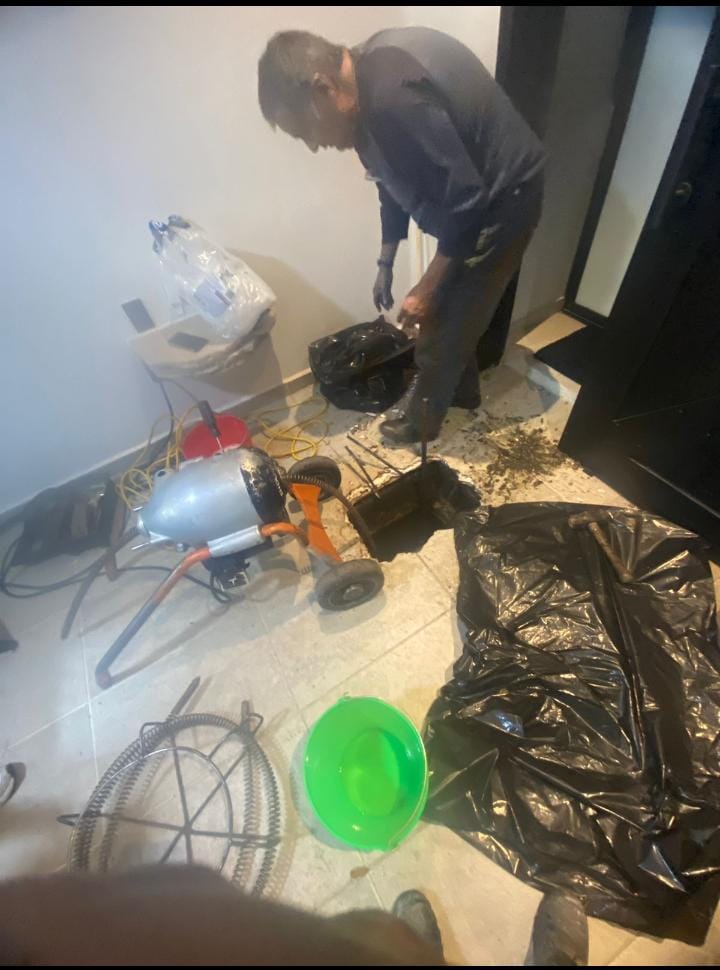 Servicio de desazolves y plomería en la colonia Los Álamos en Ecatepec