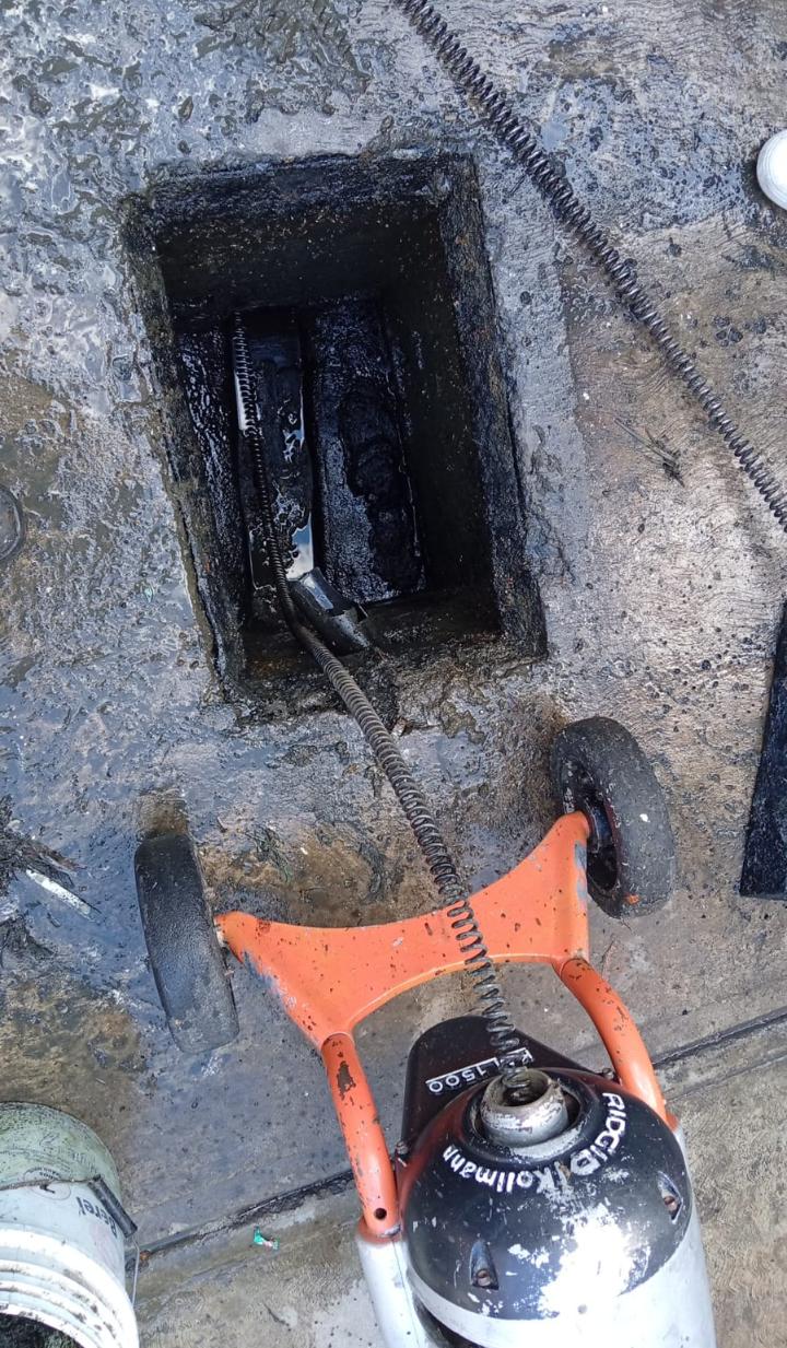 Servicio de desazolves y plomería en la colonia Los Cordeles en Ecatepec